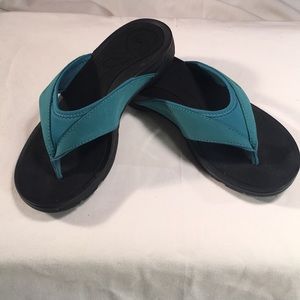 Women’s Abeo thong sandals. Size 6. Teal.